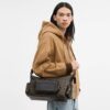 Torba crossbody Finn z kieszeniami z Signature Canvas