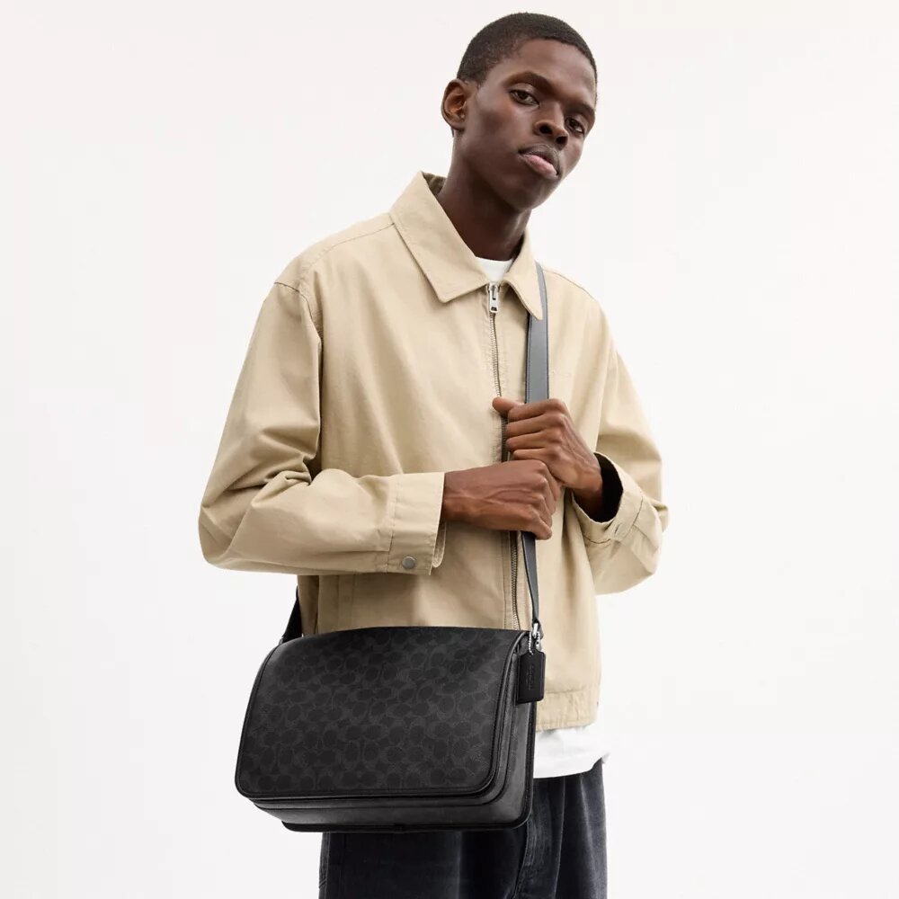 Torba listonoszka Colby 32 z Signature Canvas