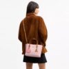 Torba Mollie Shopper 25 w Signature Canvas z Zawieszkami