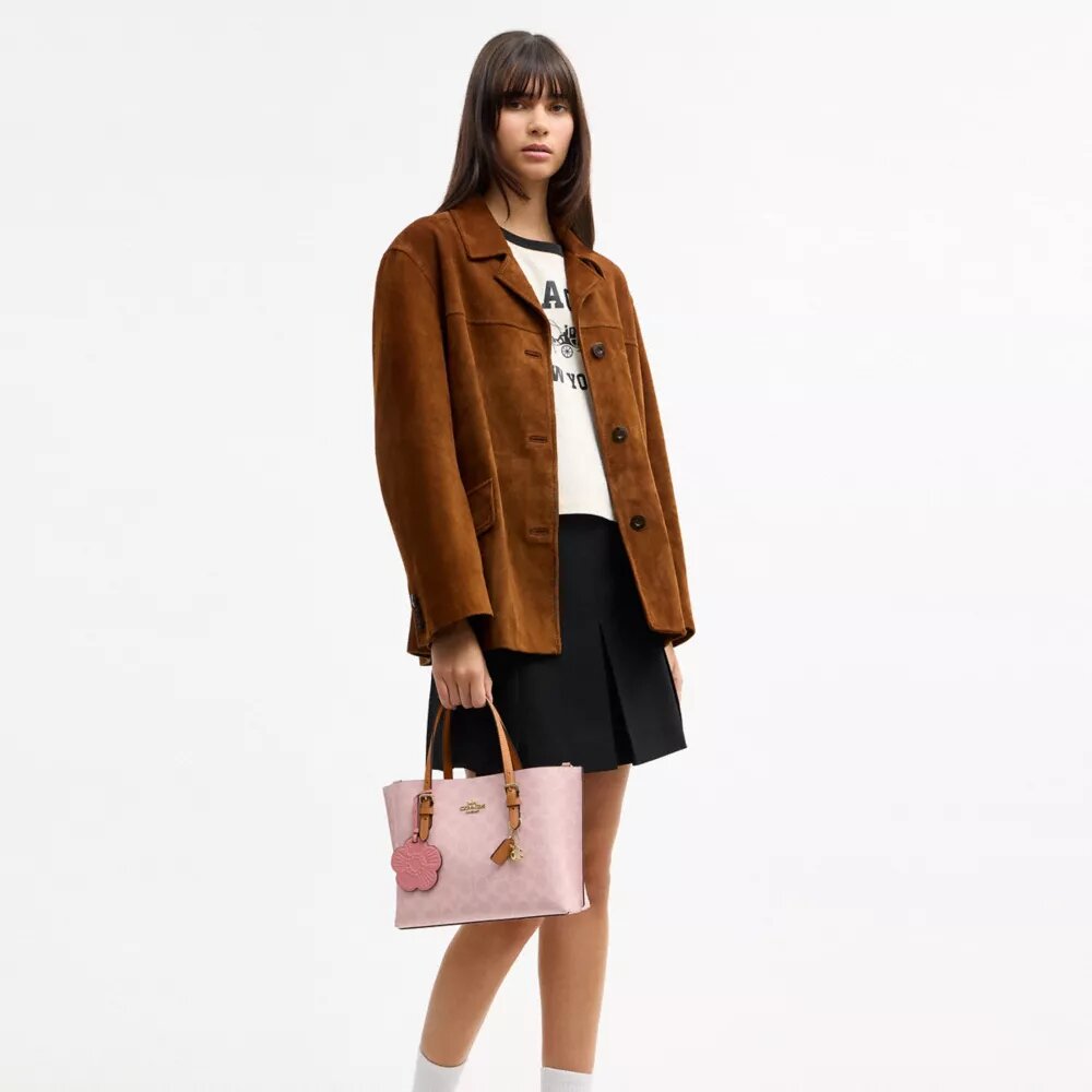 Torba Mollie Shopper 25 w Signature Canvas z Zawieszkami