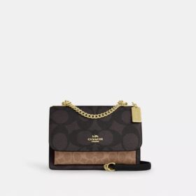 Torba na ramię Klare z Signature Canvas w blokowe wzory