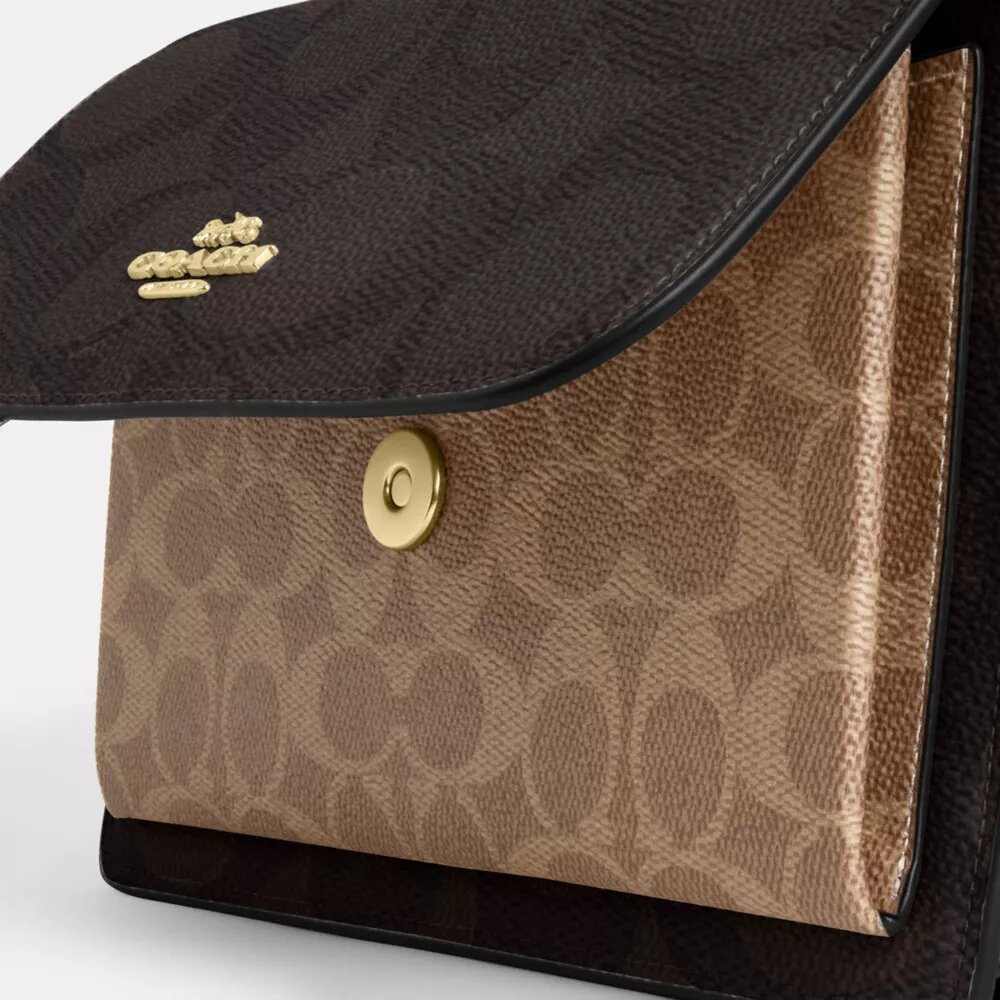 Torba na ramię Klare z Signature Canvas w blokowe wzory