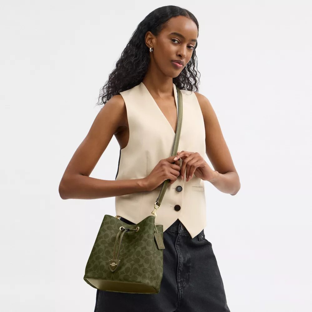 Torba typu bucket Rowan z Signature Canvas