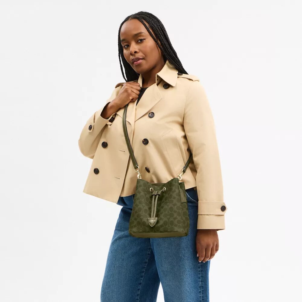 Torba typu bucket Rowan z Signature Canvas