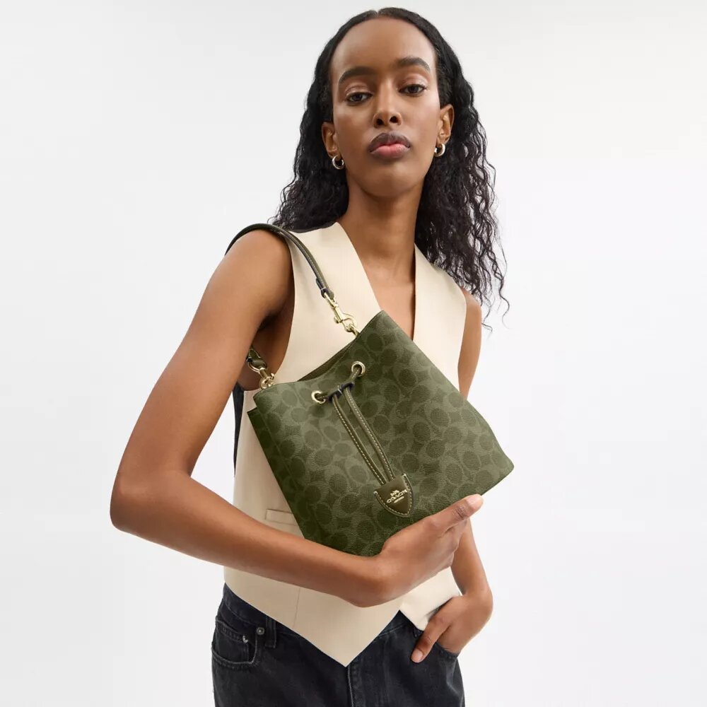 Torba typu bucket Rowan z Signature Canvas