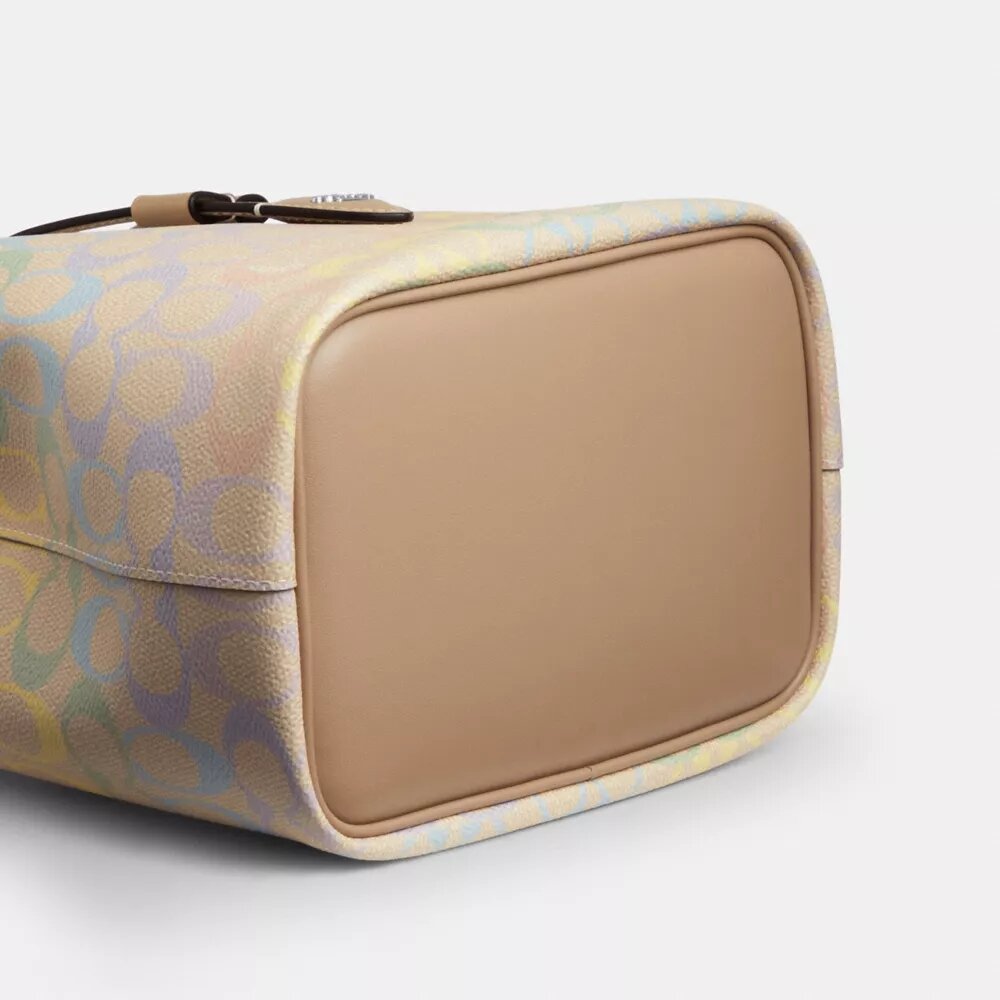 Torba typu bucket Rowan z Signature Canvas Rainbow