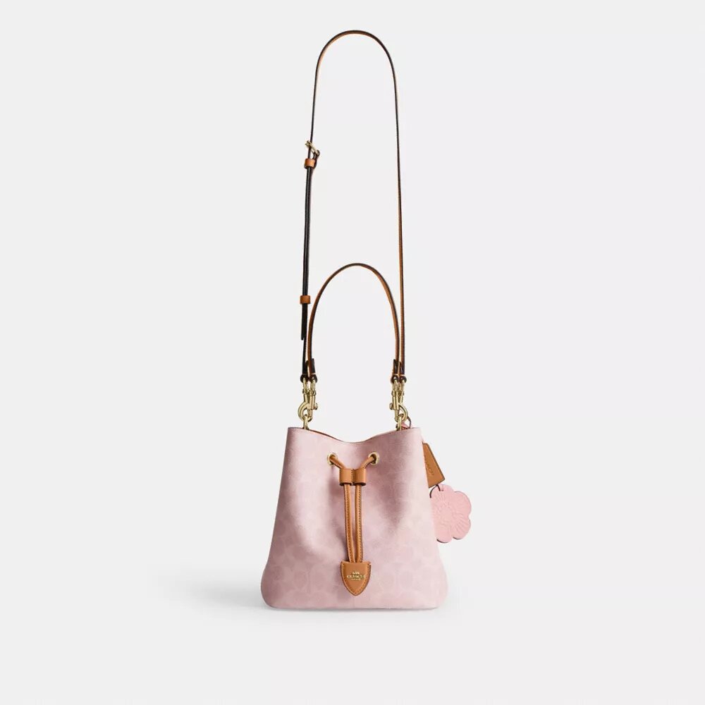 Torba typu bucket Rowan z Signature Canvas z zawieszkami