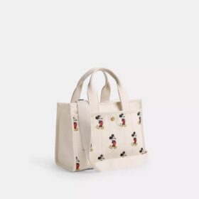 Torba typu cargo Disney X Coach 26 z Myszką Miki, wykonana z płótna bawełnianego pochodzącego z upraw regeneracyjnych