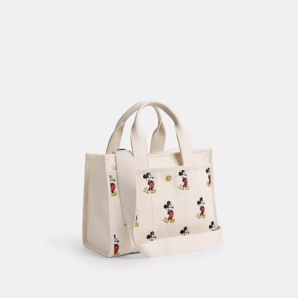 Torba typu cargo Disney X Coach 26 z Myszką Miki, wykonana z płótna bawełnianego pochodzącego z upraw regeneracyjnych