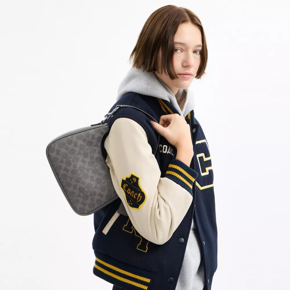 Torba typu hobo Nolan z Signature Canvas