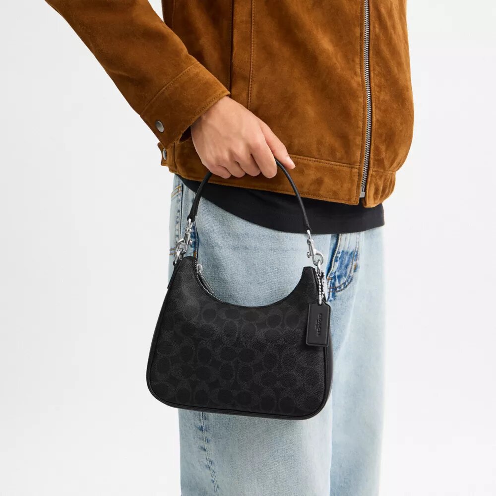 Torba typu hobo Nolan z Signature Canvas