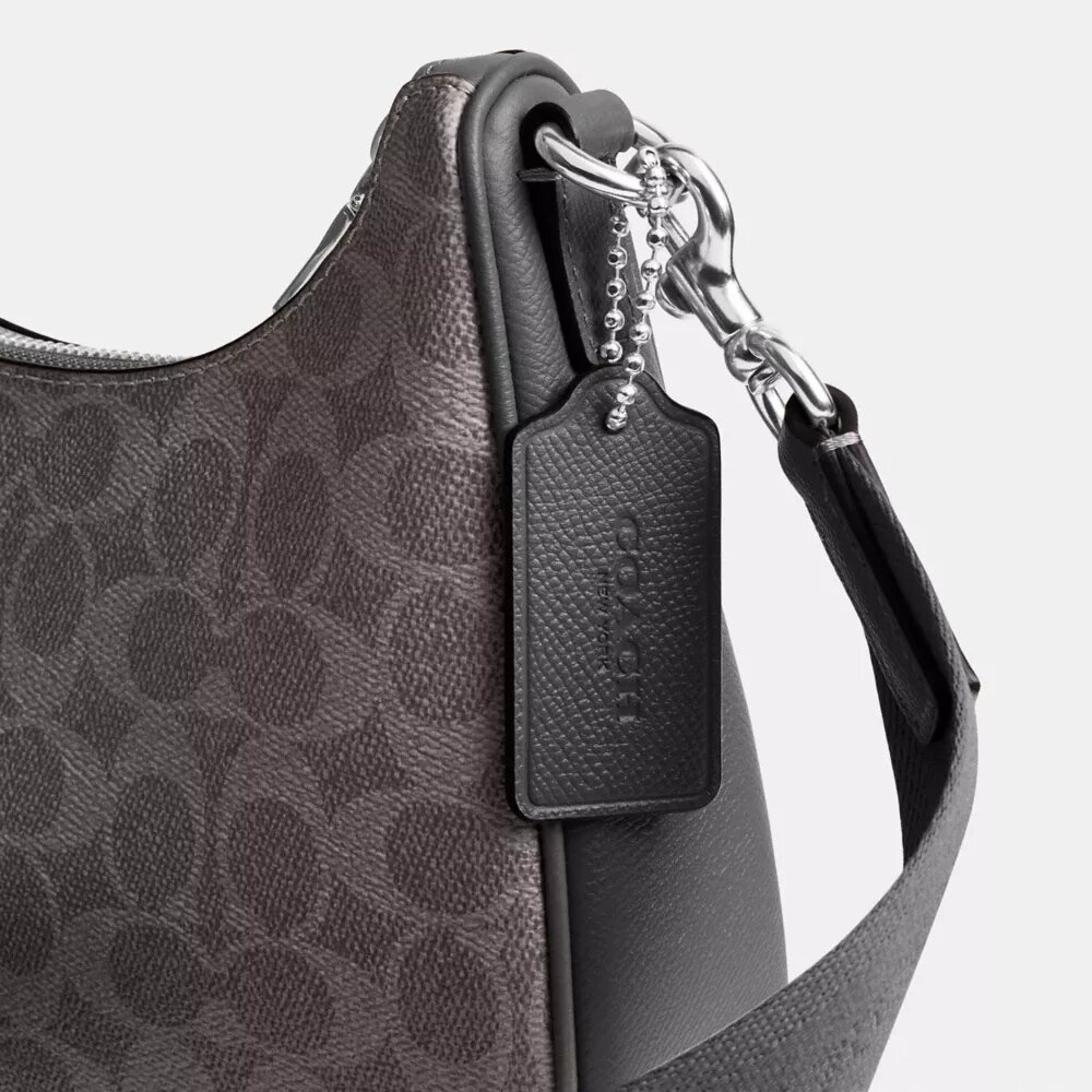 Torba typu hobo Nolan z Signature Canvas