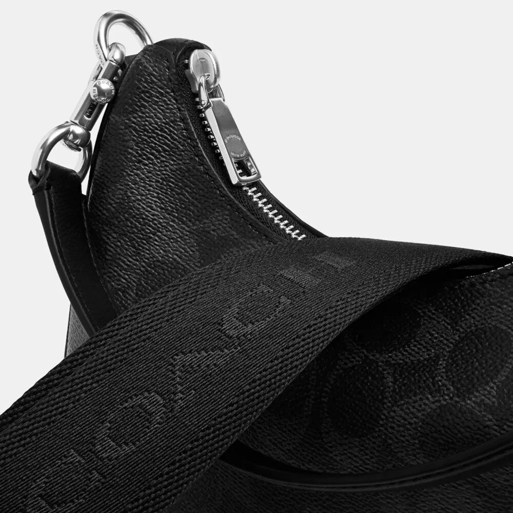 Torba typu hobo Nolan z Signature Canvas