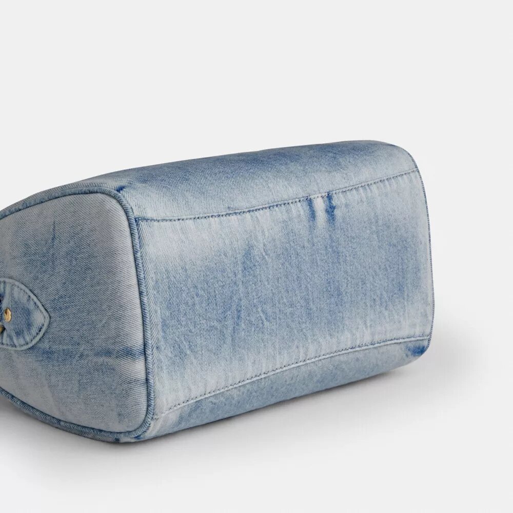 Torba typu satchel Rowan z postarzanego dżinsu z zawieszkami