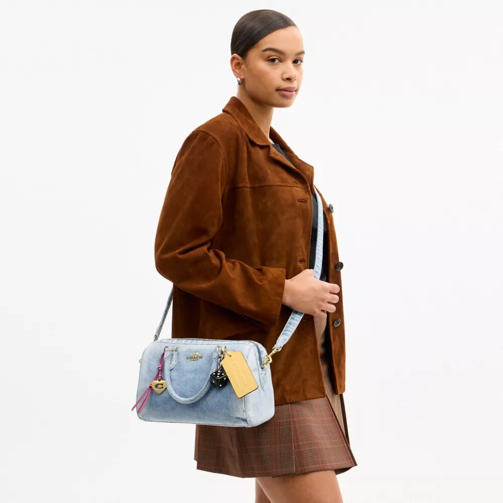 Torba typu satchel Rowan z postarzanego dżinsu z zawieszkami