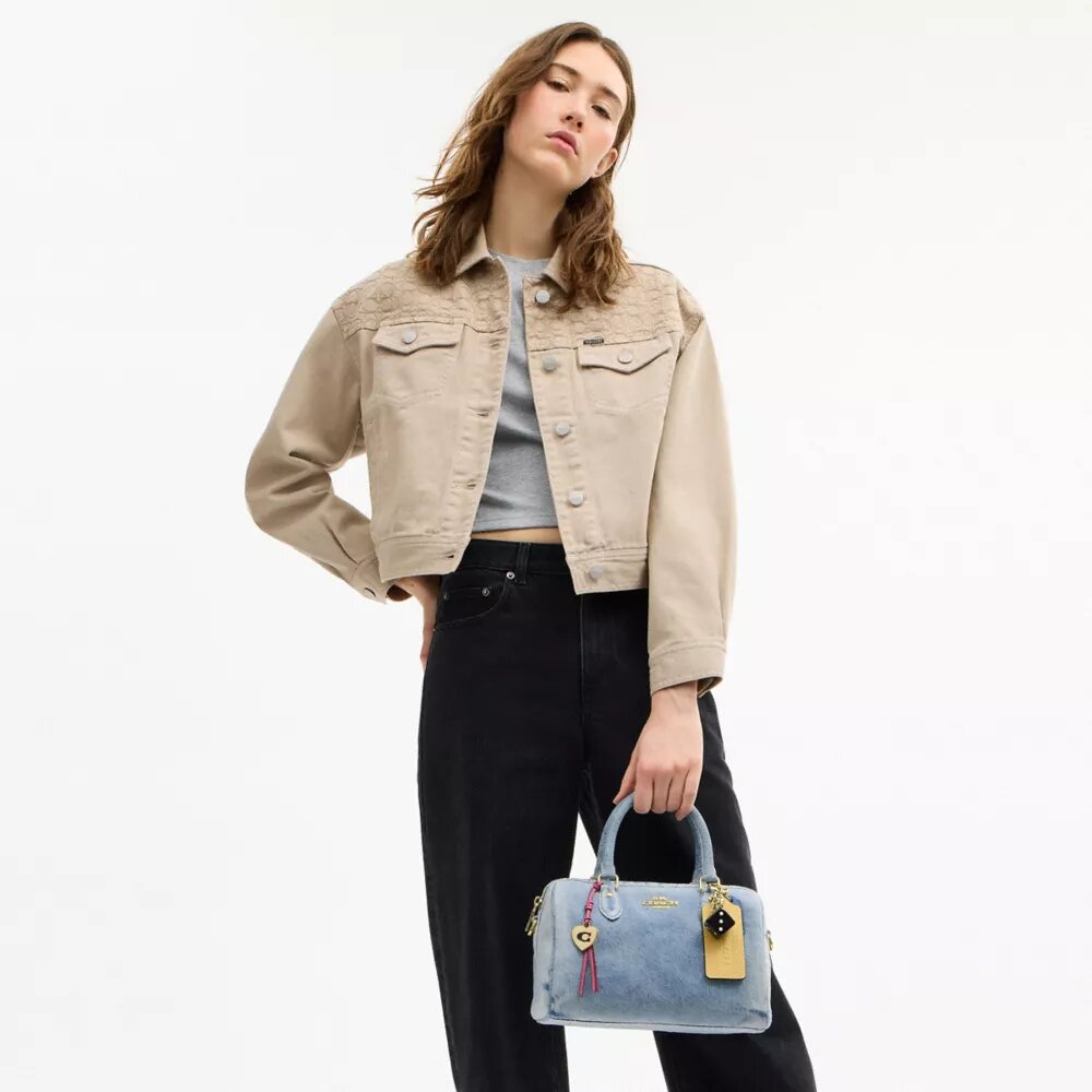 Torba typu satchel Rowan z postarzanego dżinsu z zawieszkami