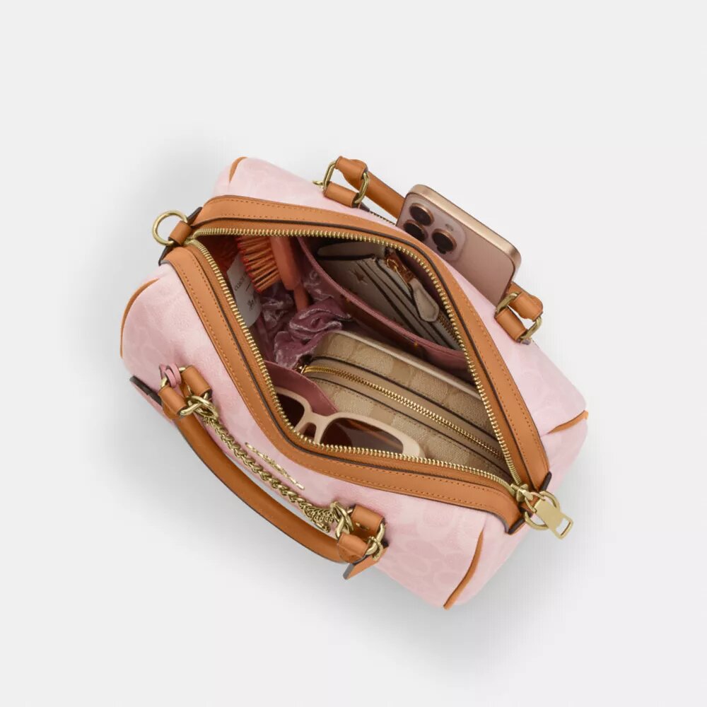 Torba typu satchel Rowan z Signature Canvas z zawieszkami