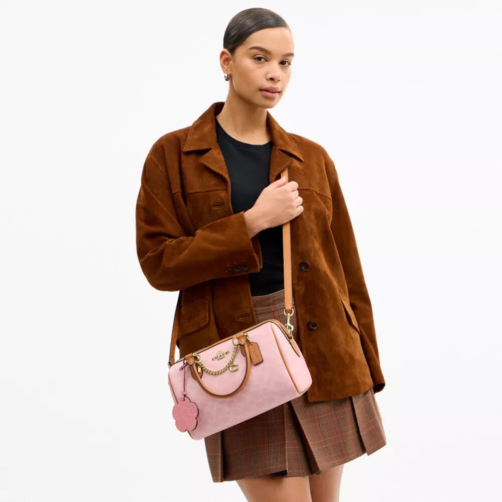 Torba typu satchel Rowan z Signature Canvas z zawieszkami