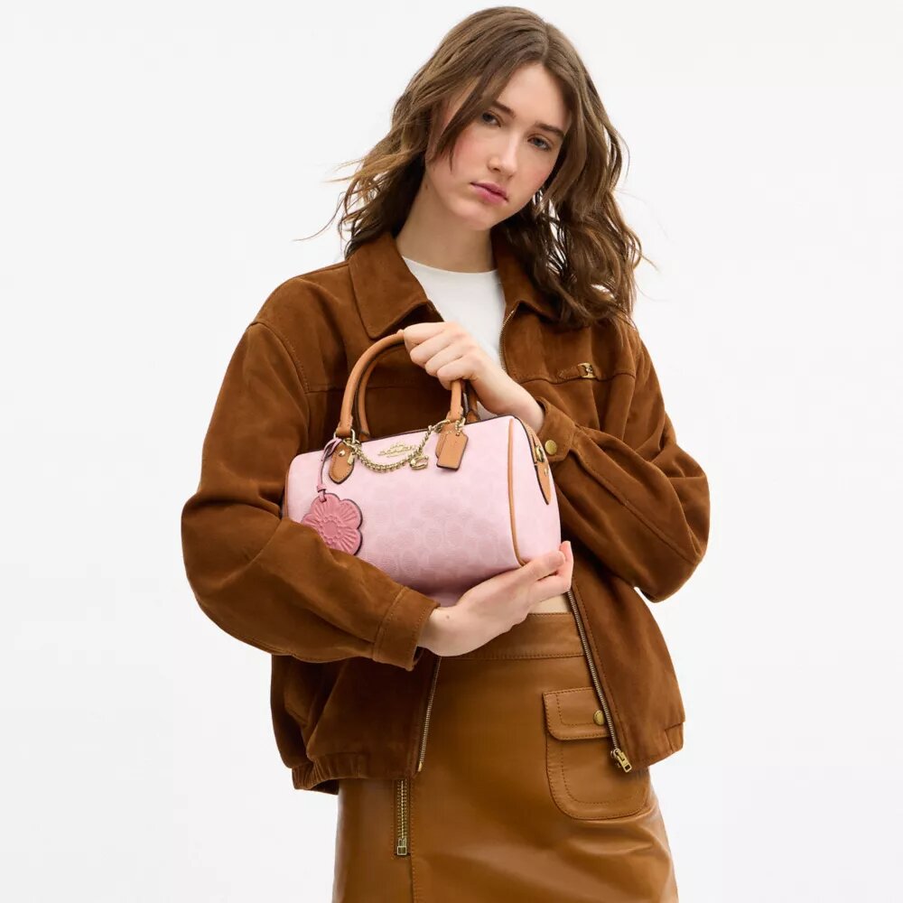 Torba typu satchel Rowan z Signature Canvas z zawieszkami