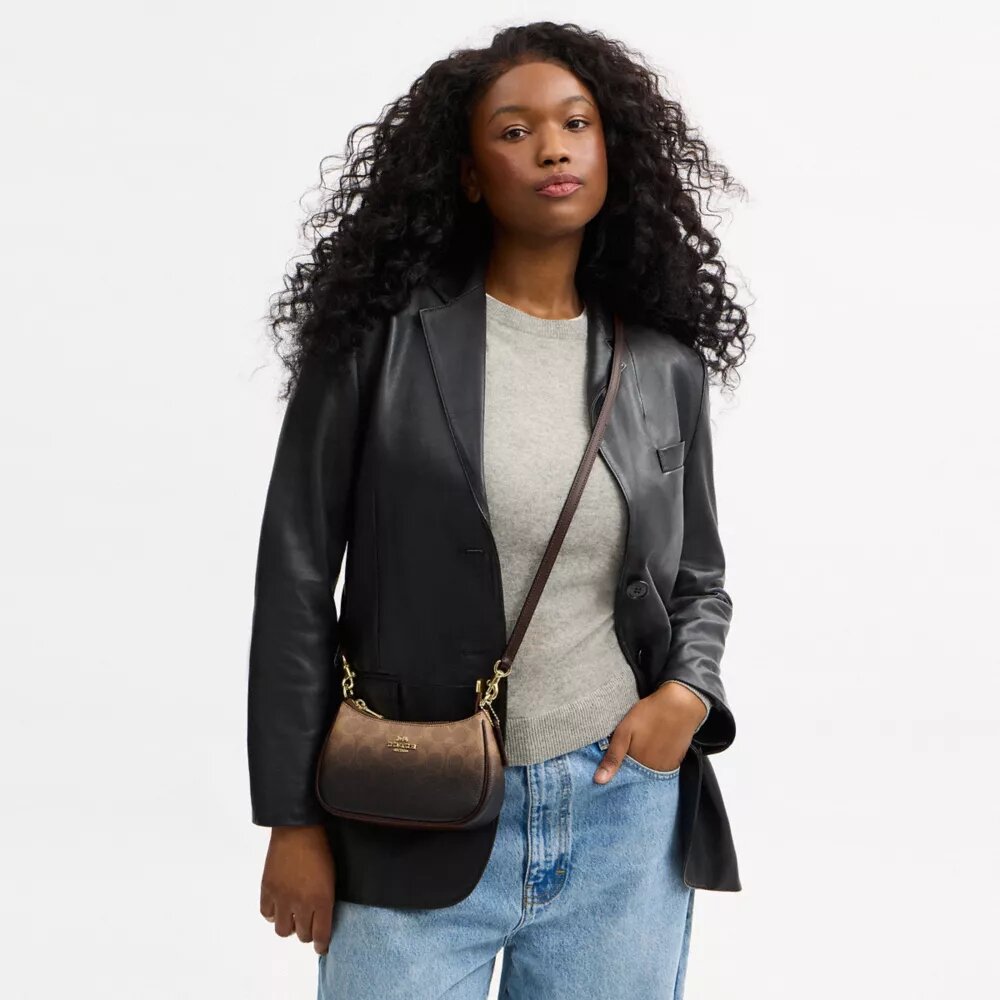 Torebka crossbody Teri Mini z Signature Canvas w stylu ombre