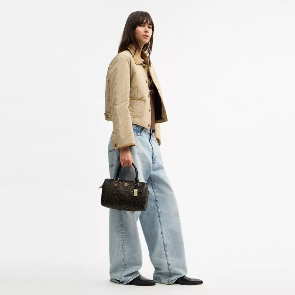 Torebka typu satchel Rowan z Signature Canvas z zawieszkami