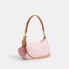 Torebki na ramię Teri z Signature Canvas z zawieszkami