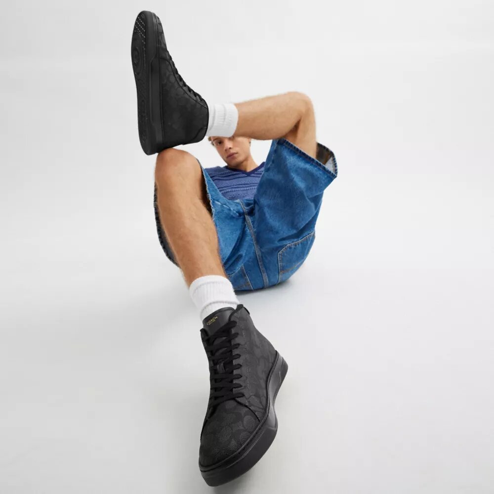 Wysokie sneakersy High Line z charakterystycznym Signature Canvas