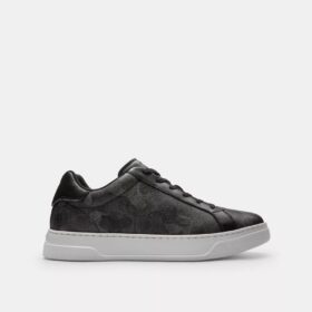 Wysokie sneakersy z charakterystycznym nadrukiem w kamuflażu